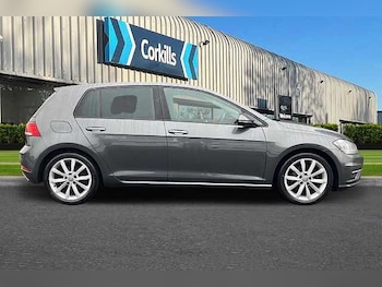 Used Volkswagen Golf 2019 for sale - 75937842: Photo
