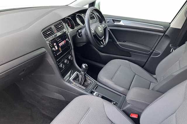 Used Volkswagen Golf 2019 for sale - 76497109: Photo 2