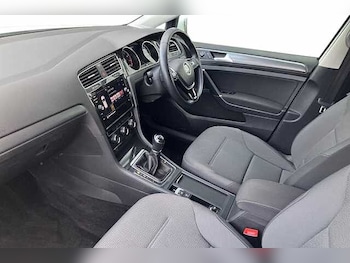 Used Volkswagen Golf 2019 for sale - 76497109: Photo