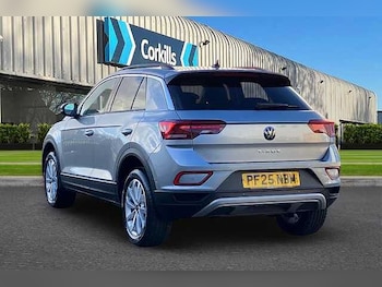 Used Volkswagen T-Roc 2025 for sale - 76280649: Photo