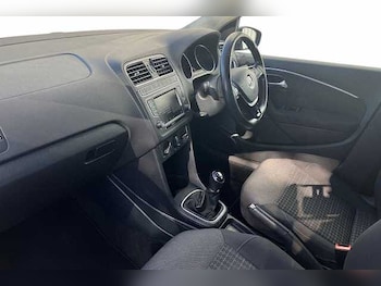 Used Volkswagen Polo 2017 for sale - 76023856: Photo
