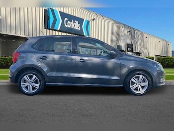 Used Volkswagen Polo 2017 for sale - 76023856: Photo