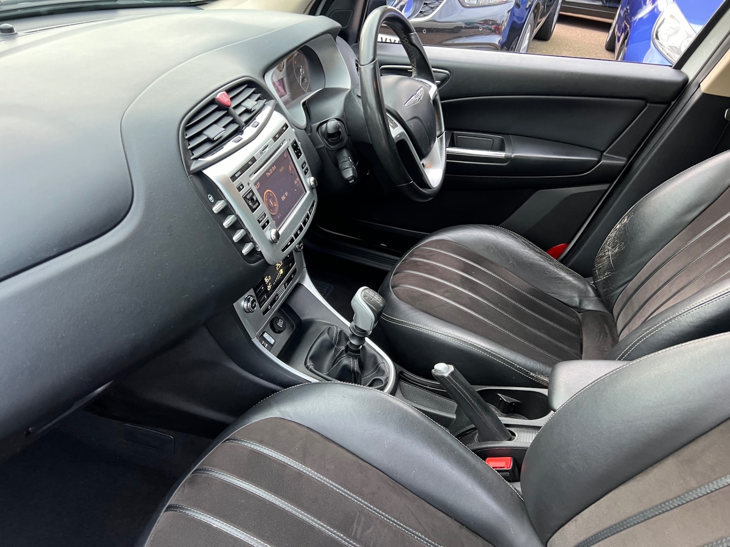 Used Chrysler Delta 2012 for sale - 76362982: Photo 6