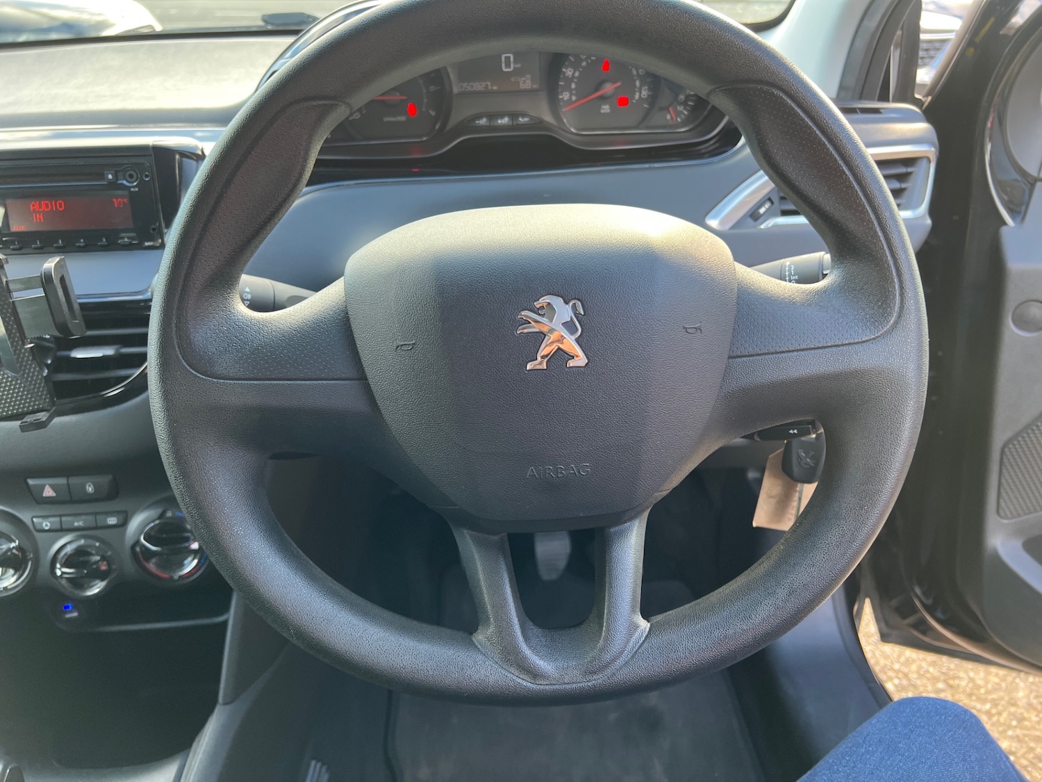 Used Peugeot 208 2015 for sale - 77831845: Photo 10