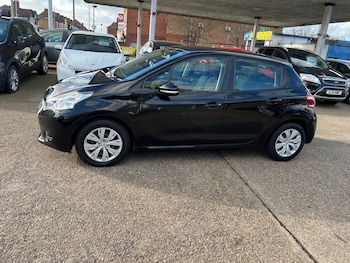 Used Peugeot 208 2015 for sale - 77831845: Photo