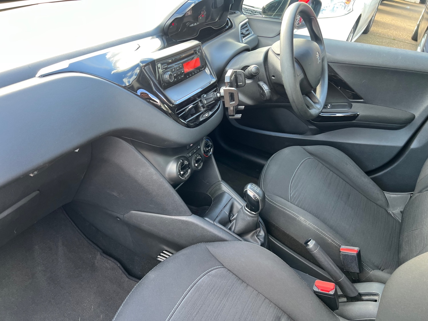 Used Peugeot 208 2015 for sale - 77831845: Photo 8