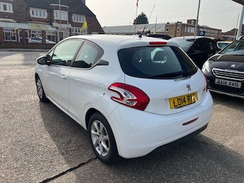 Used Peugeot 208 2014 for sale - 77759423: Photo