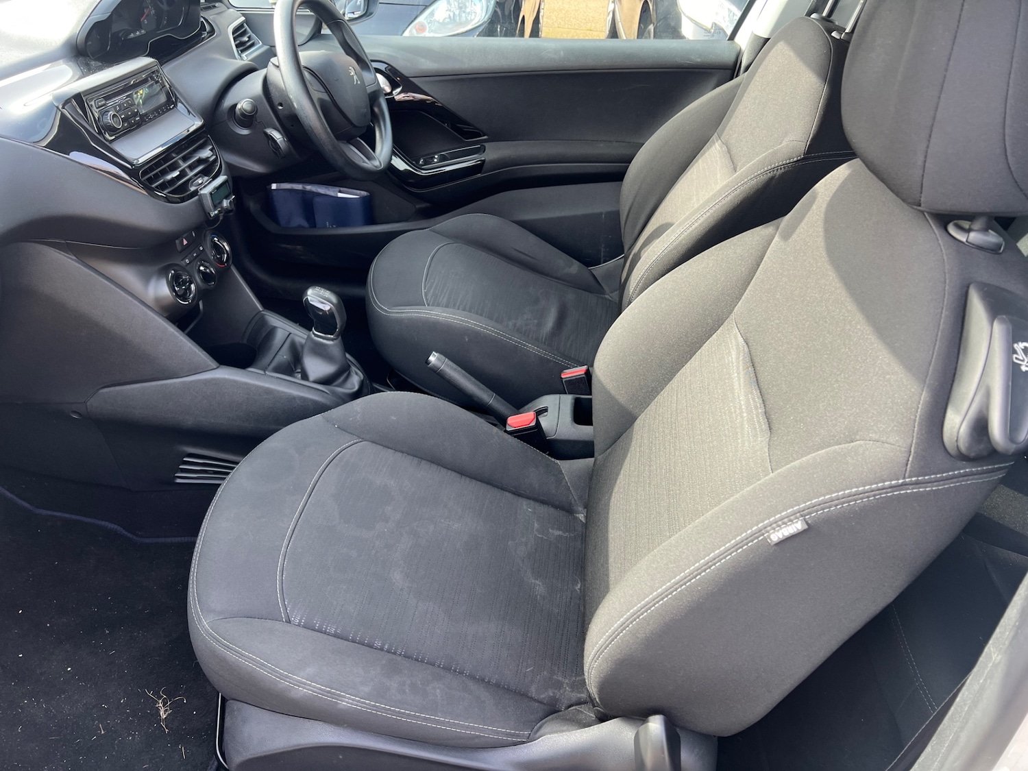 Used Peugeot 208 2014 for sale - 77759423: Photo 6