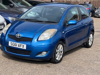 Used Toyota Yaris 2011 for sale - 77984144: Photo