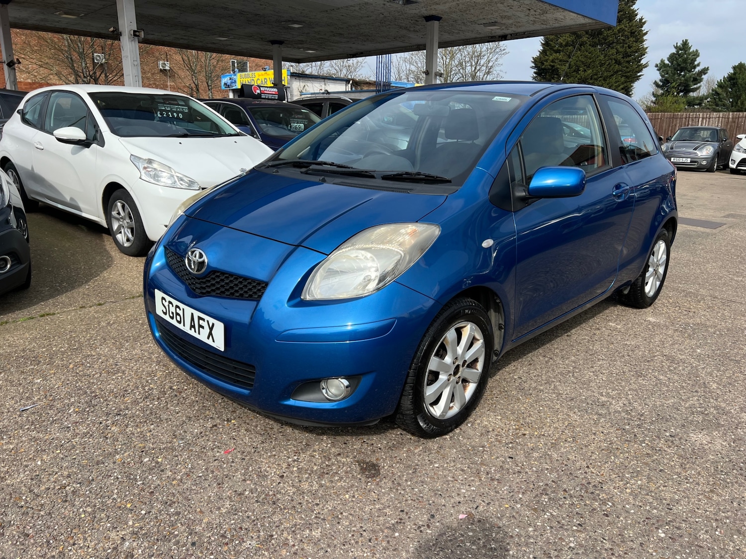 Used Toyota Yaris 2011 for sale - 77984144: Photo 2