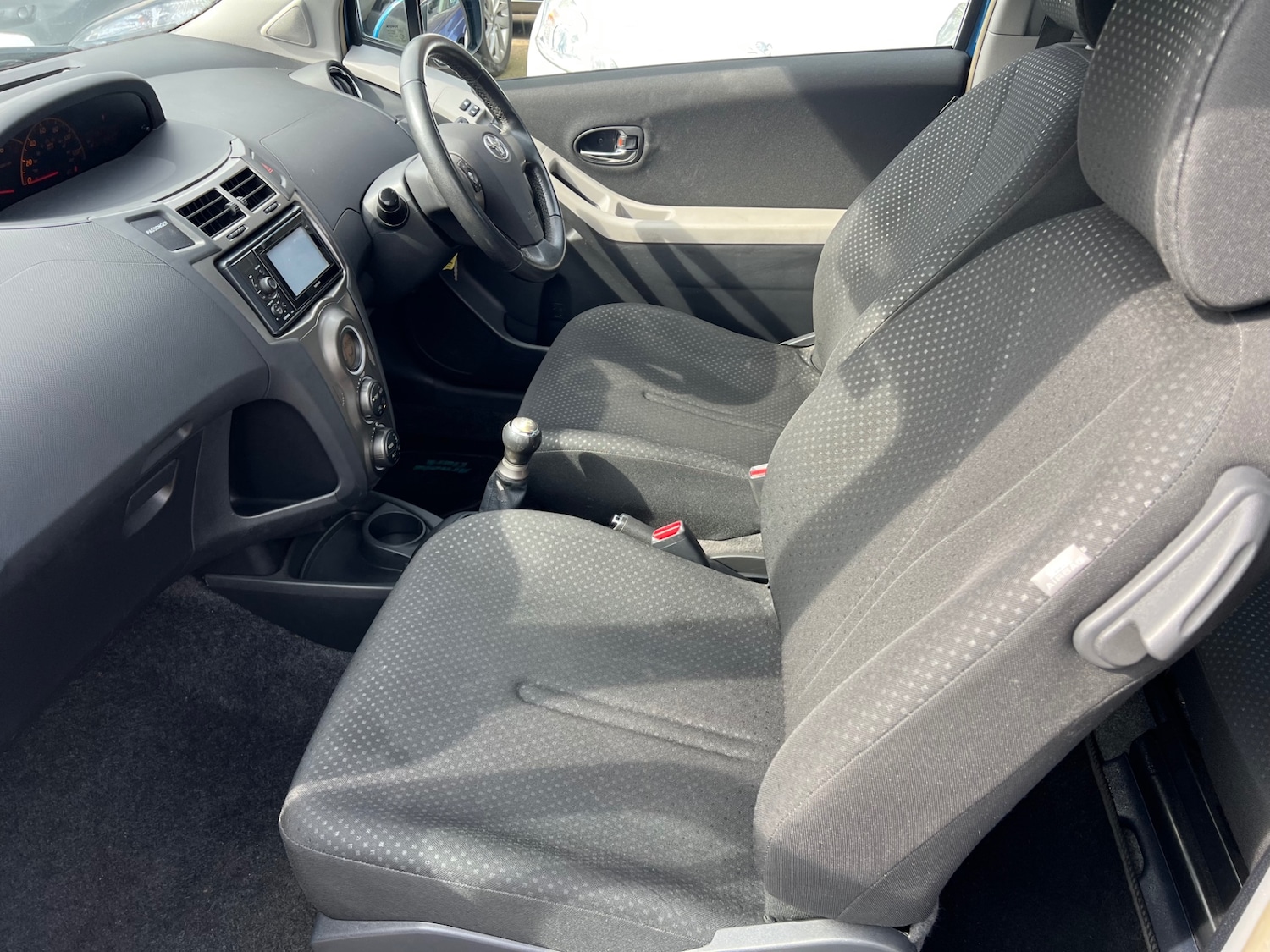 Used Toyota Yaris 2011 for sale - 77984144: Photo 5