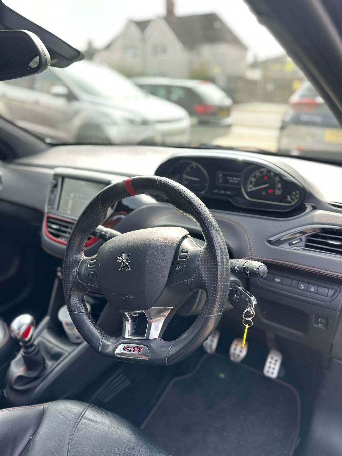 Used Peugeot 208 2013 for sale - 77975927: Photo 10