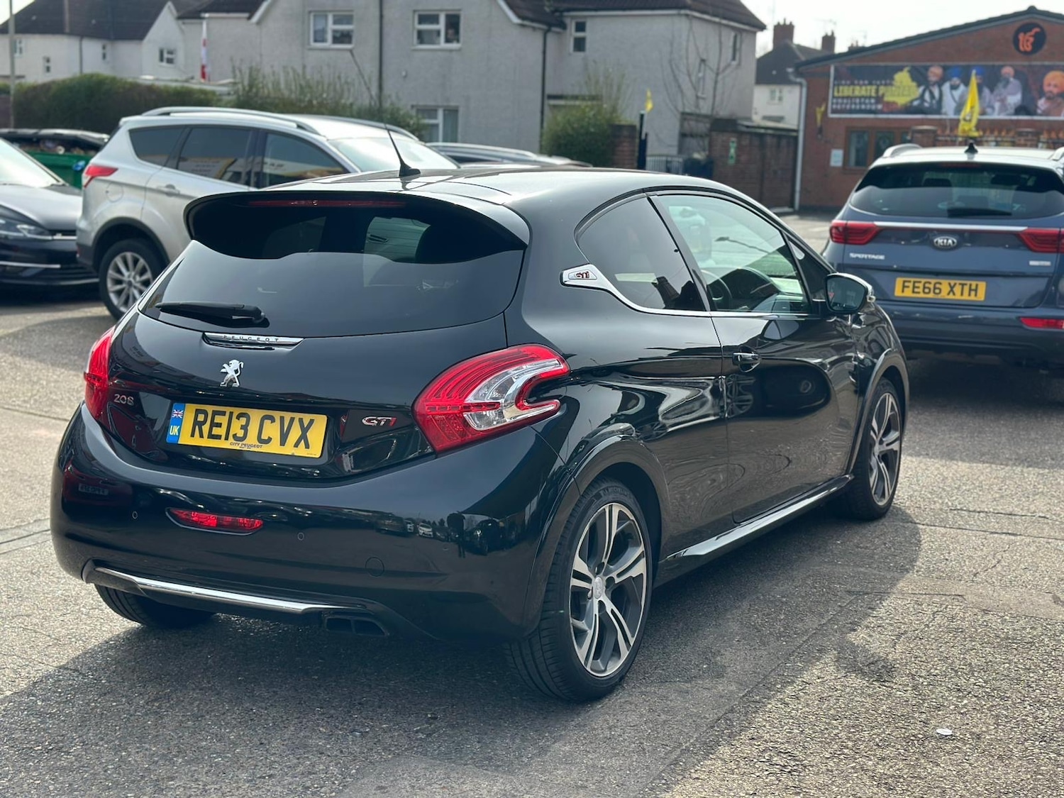 Used Peugeot 208 2013 for sale - 77975927: Photo 8