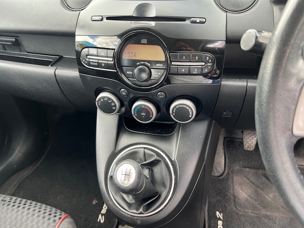 Used Mazda Mazda2 2011 for sale - 75651740: Photo 5