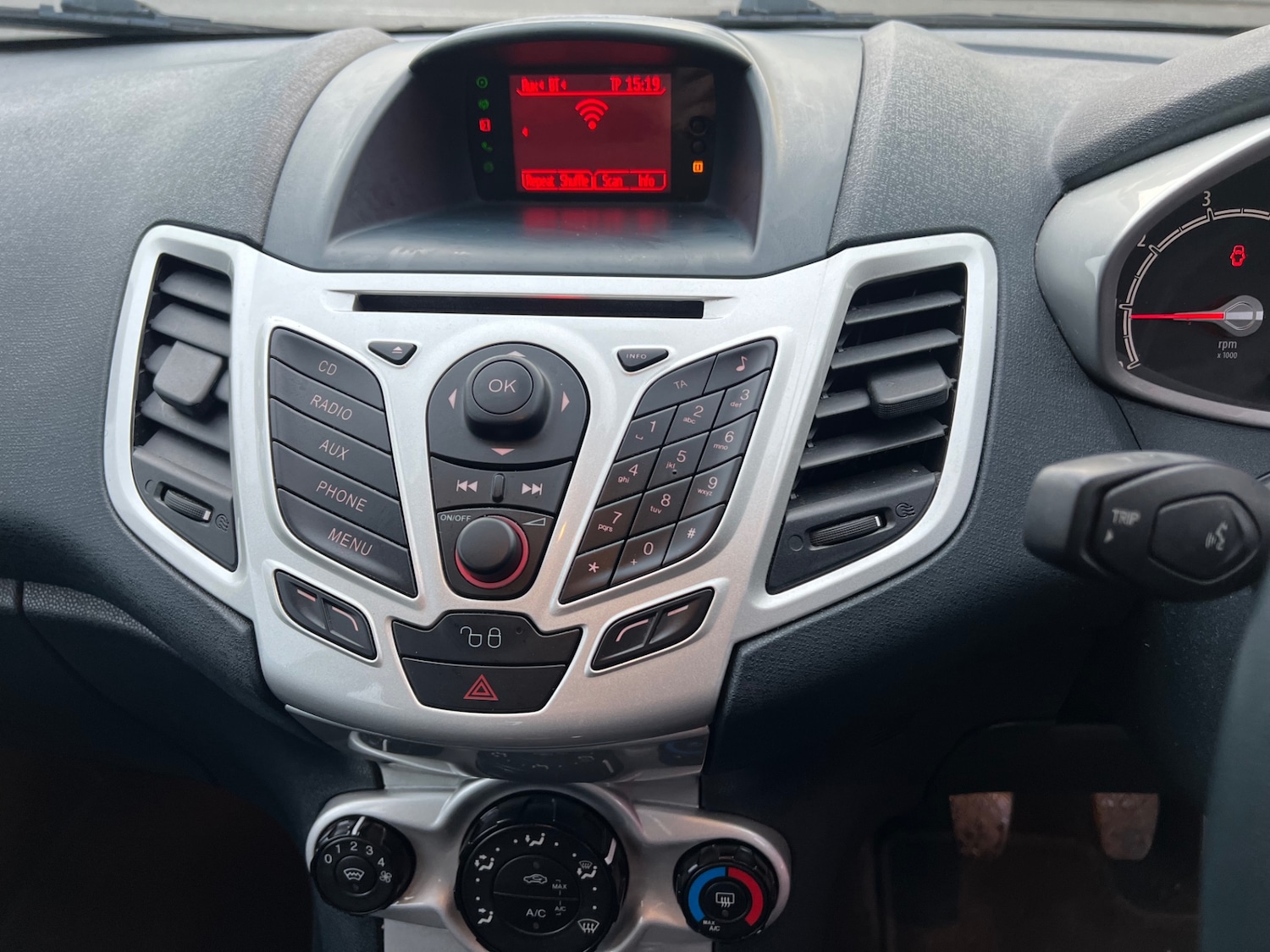 Used Ford Fiesta 2012 for sale - 77159646: Photo 15