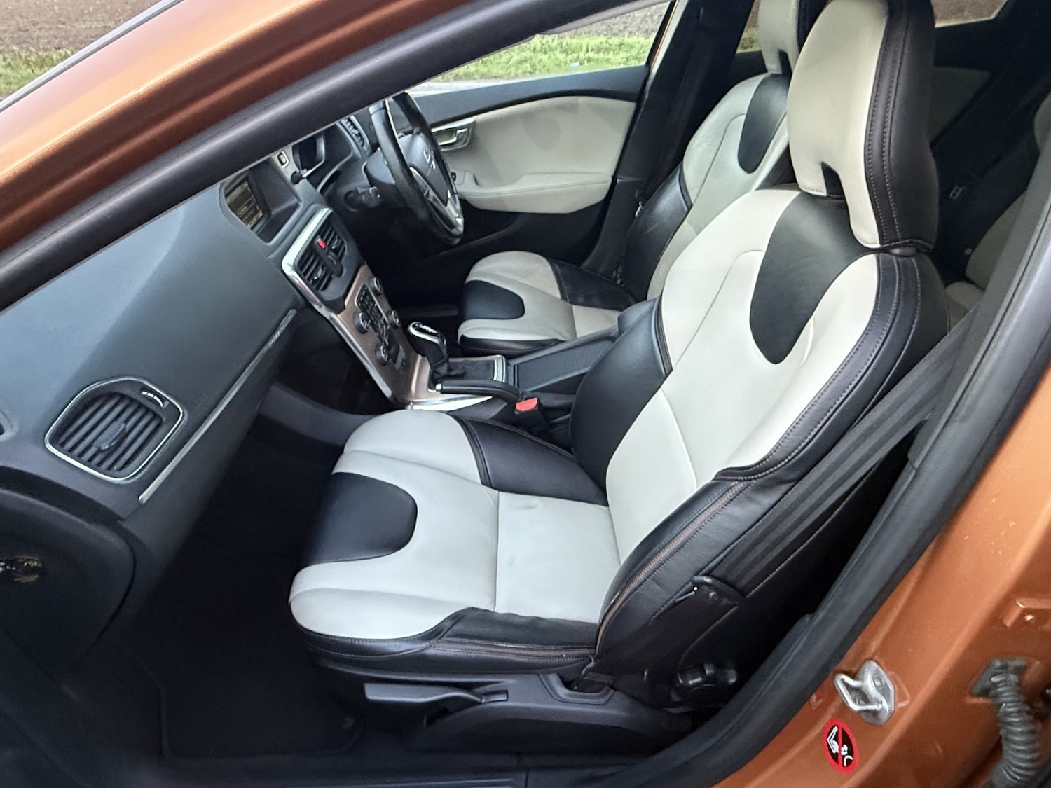 Used Volvo V40 2014 for sale - 77237017: Photo 18