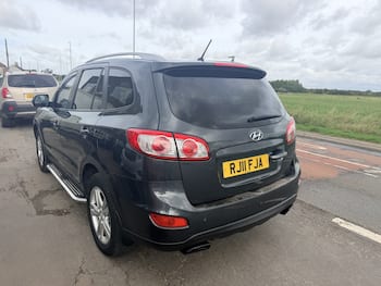 Used Hyundai Santa Fe 2011 for sale - 79725226: Photo