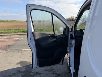 Used Vauxhall Vivaro 2015 for sale - 78352933: Photo