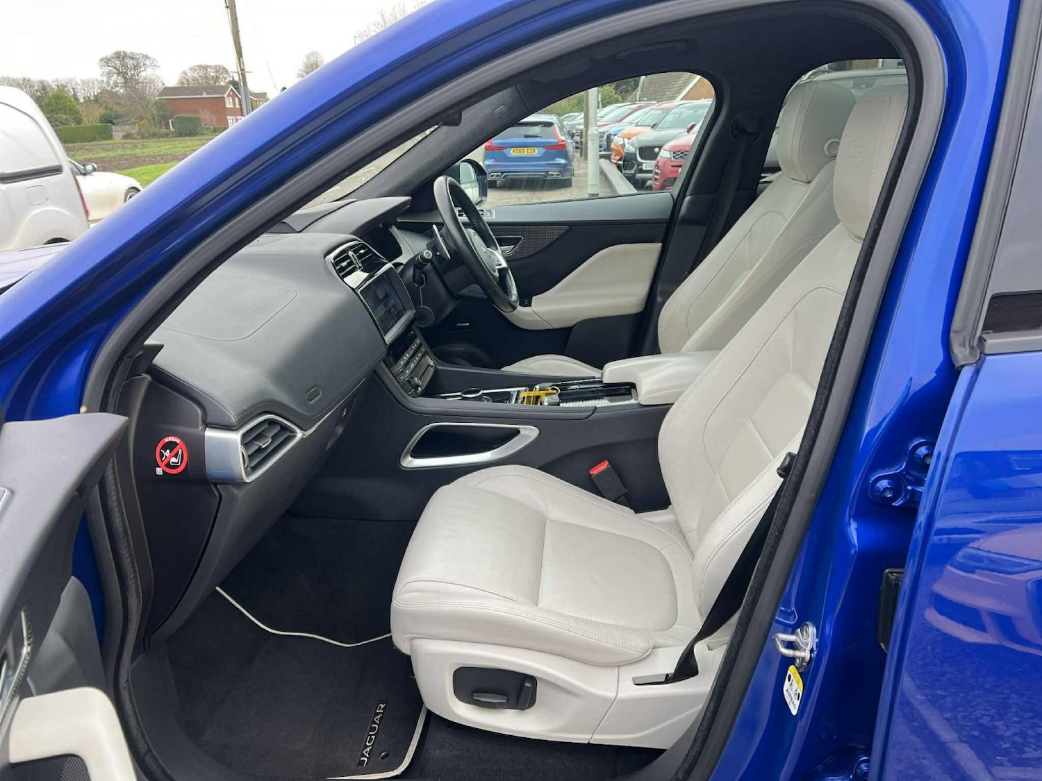 Used Jaguar F-Pace 2016 for sale - 76605813: Photo 11