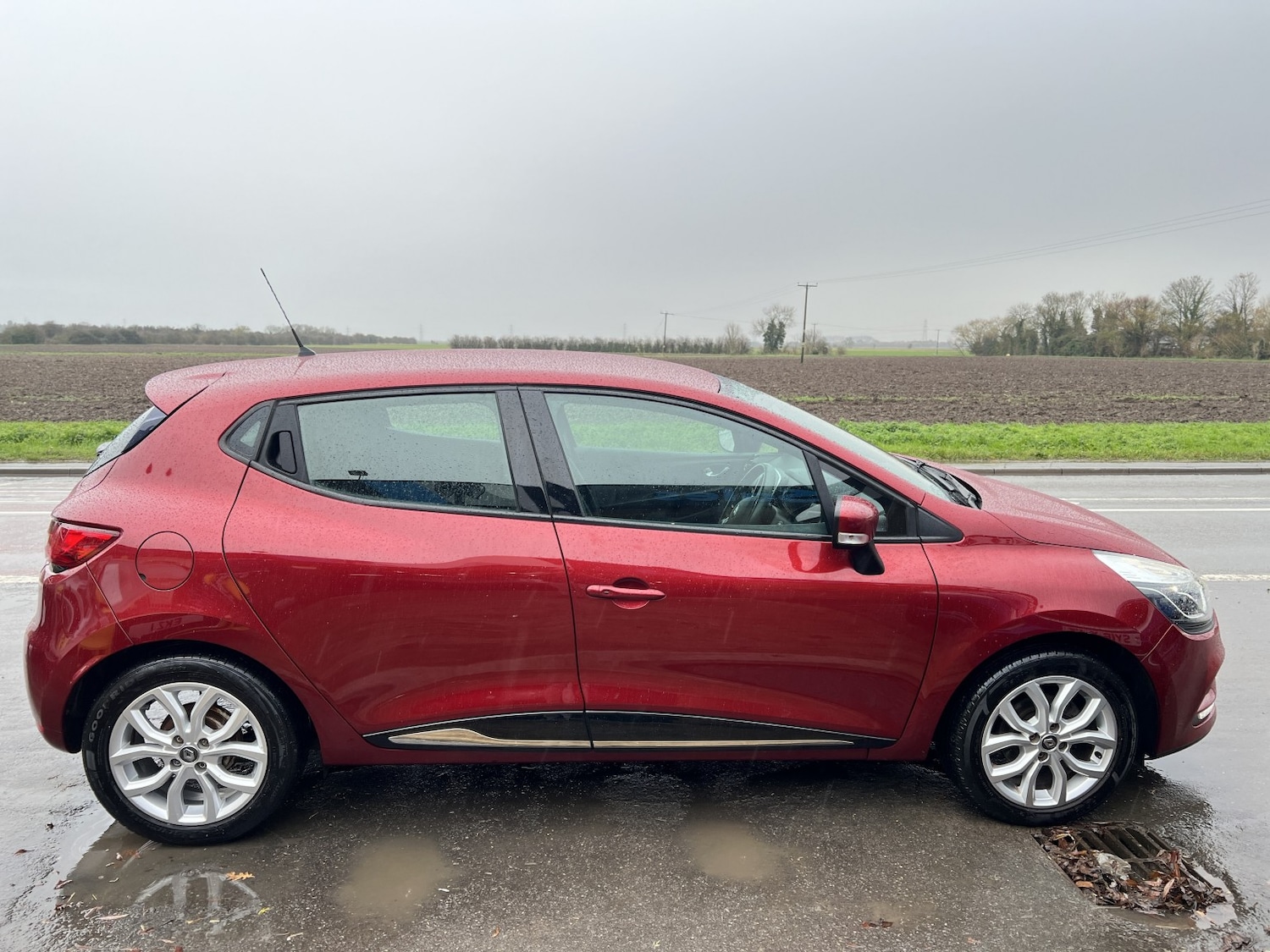 Used Renault Clio 2016 for sale - 76649805: Photo 2