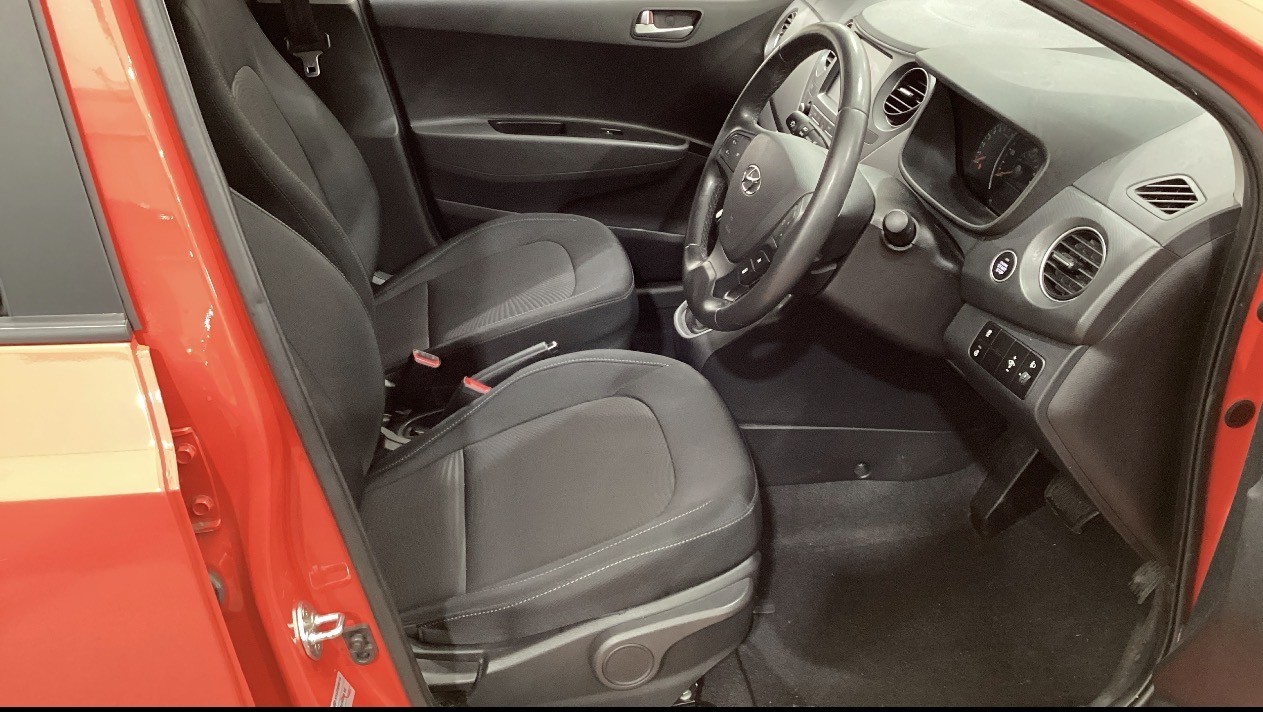 Used Hyundai i10 2018 for sale - 77915724: Photo 5