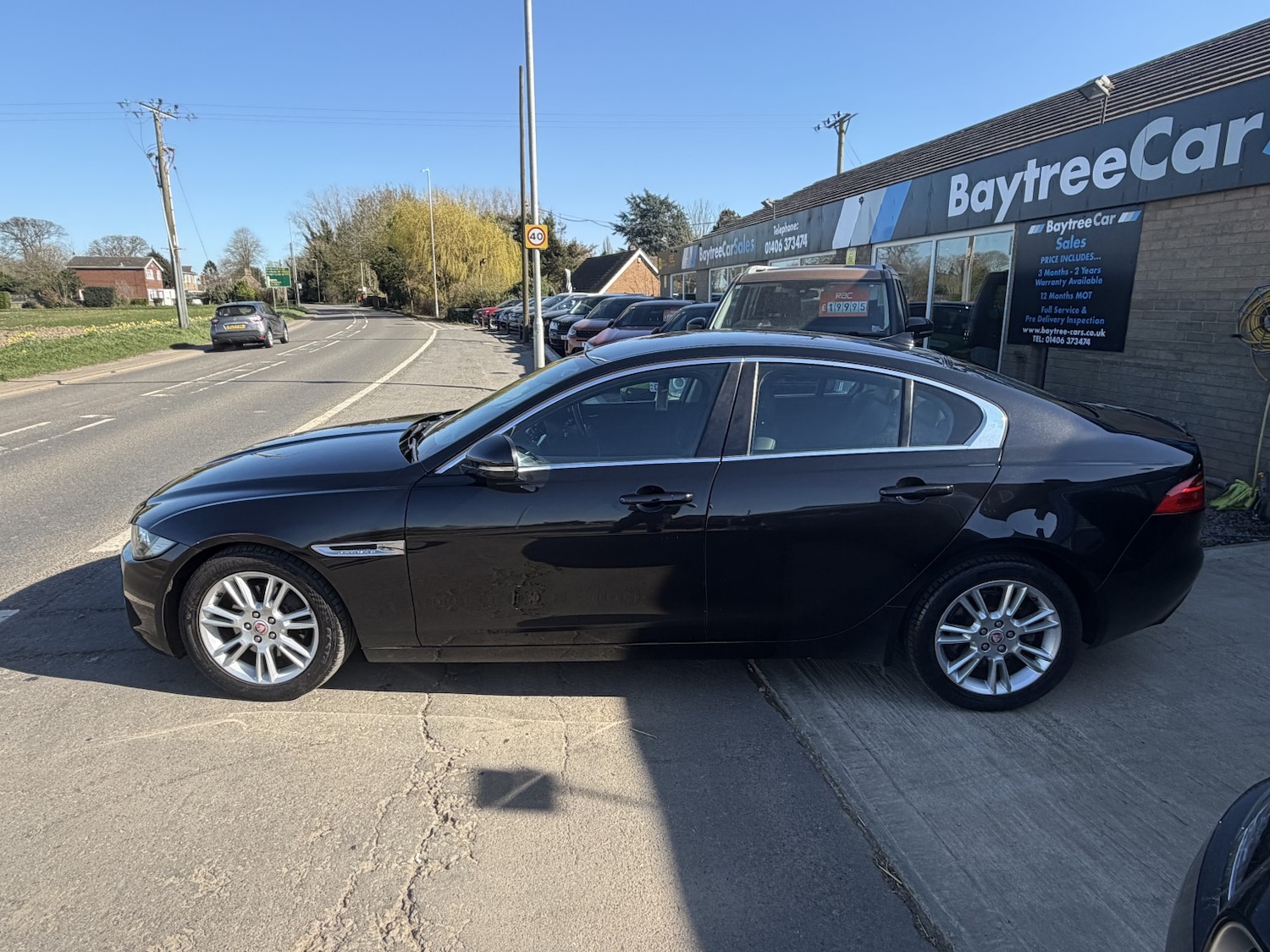 Used Jaguar XE 2016 for sale - 77938058: Photo 2