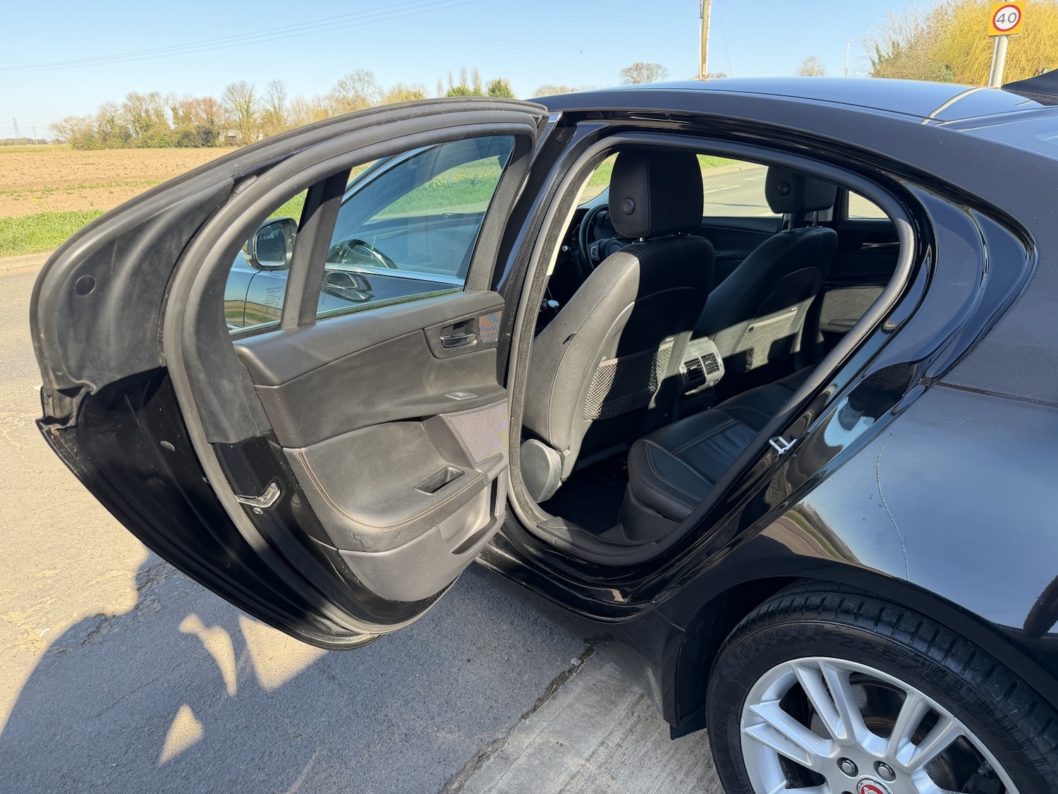 Used Jaguar XE 2016 for sale - 77938058: Photo 4