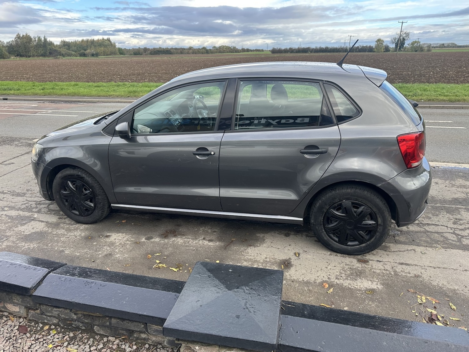 Used Volkswagen Polo 2011 for sale - 76334808: Photo 9