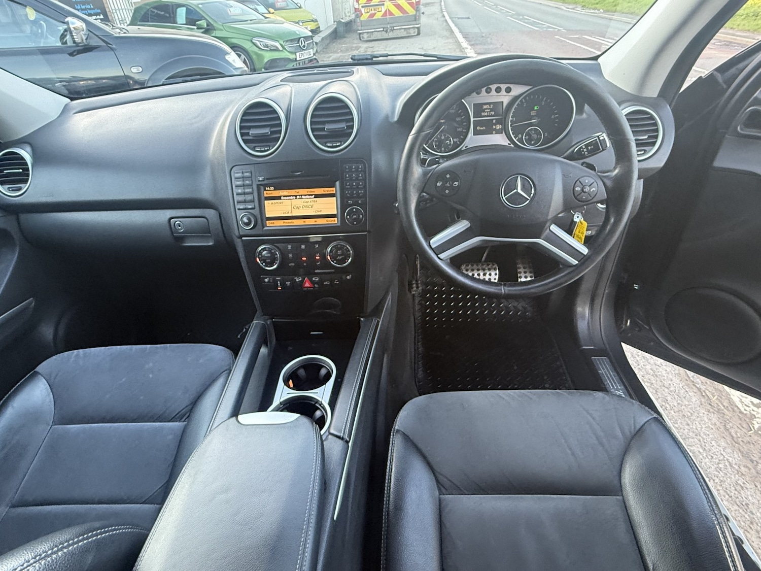 Used Mercedes-Benz M Class 2010 for sale - 76911061: Photo 15