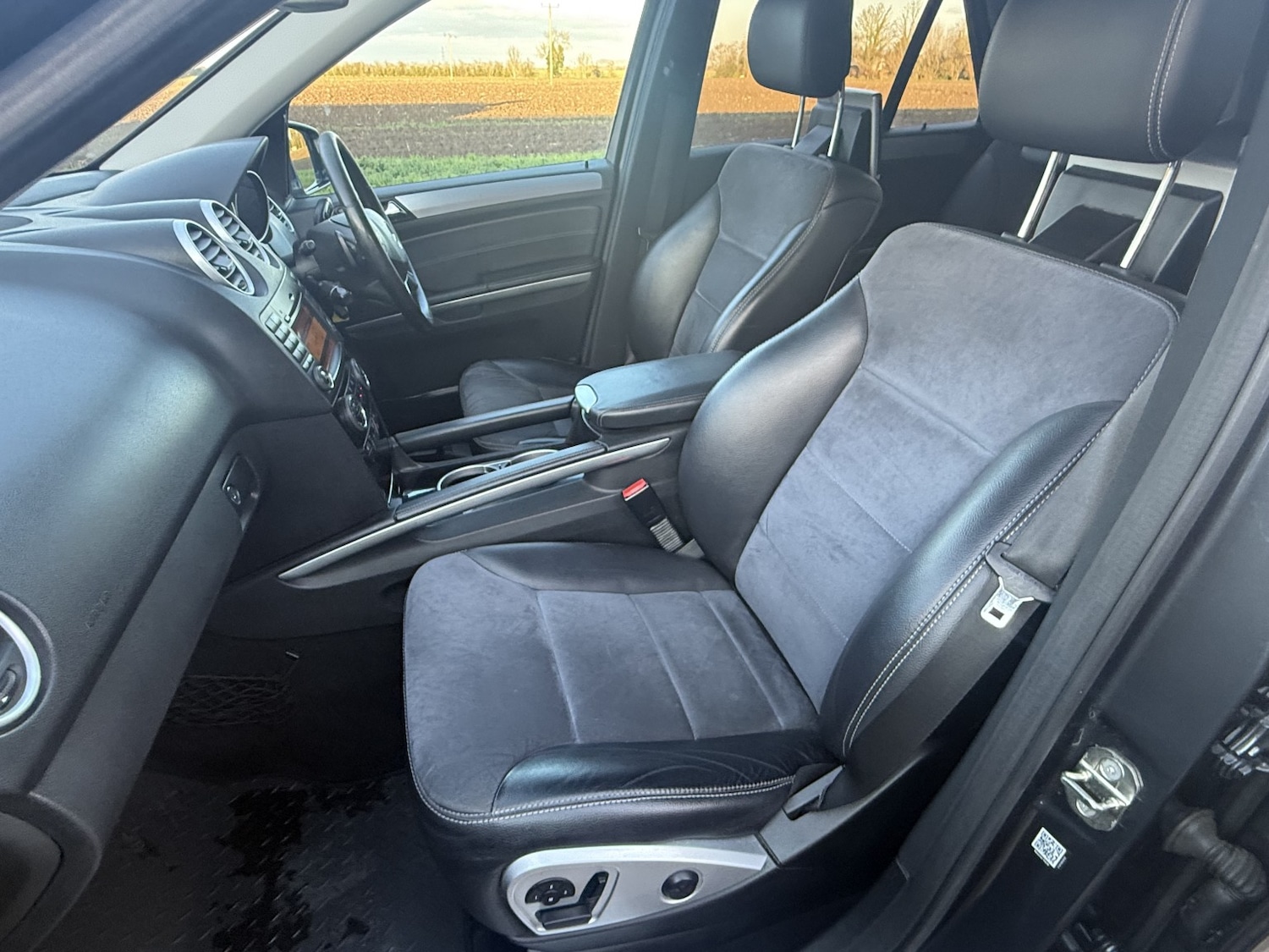 Used Mercedes-Benz M Class 2010 for sale - 76911061: Photo 23