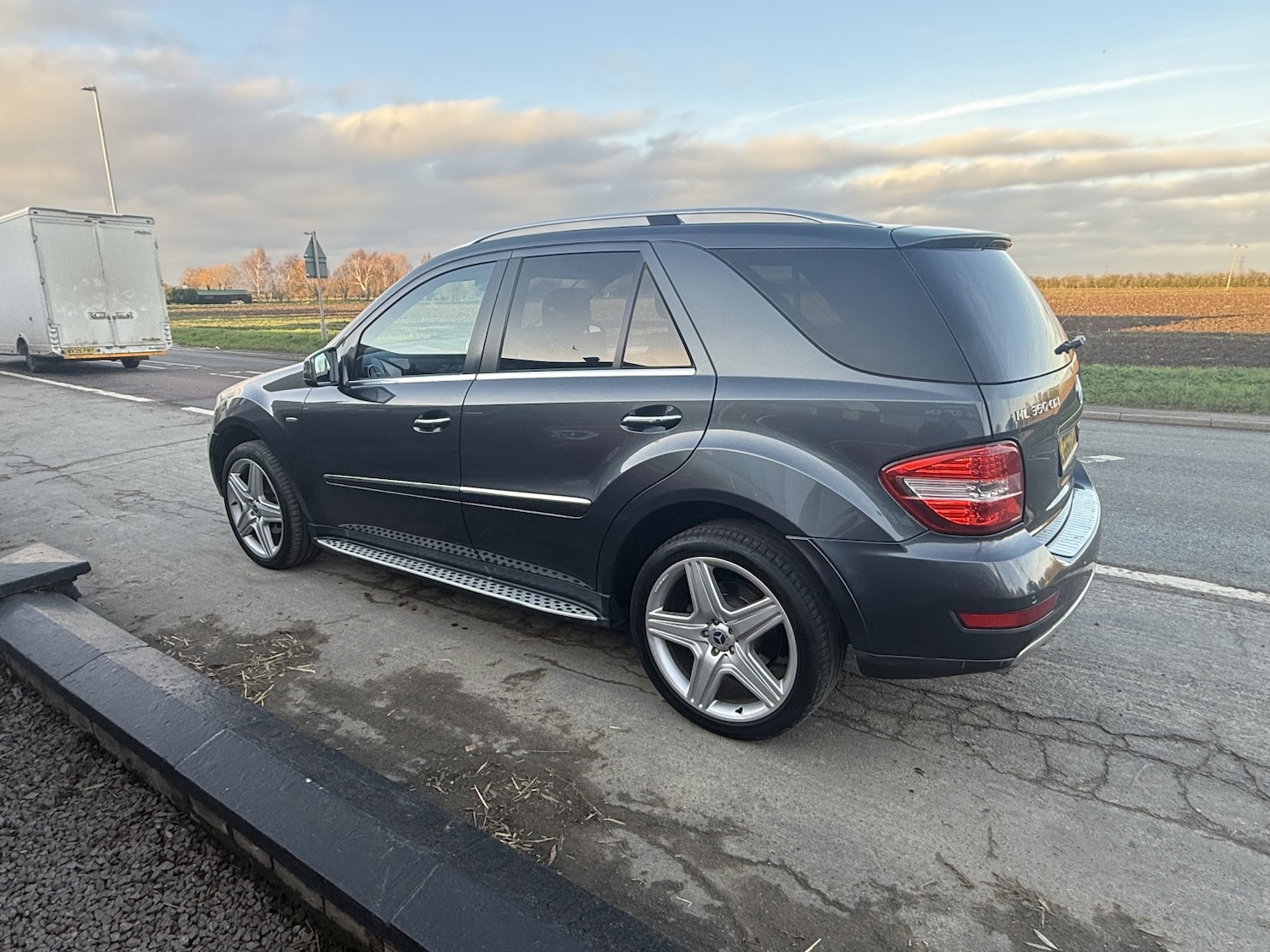 Used Mercedes-Benz M Class 2010 for sale - 76911061: Photo 8