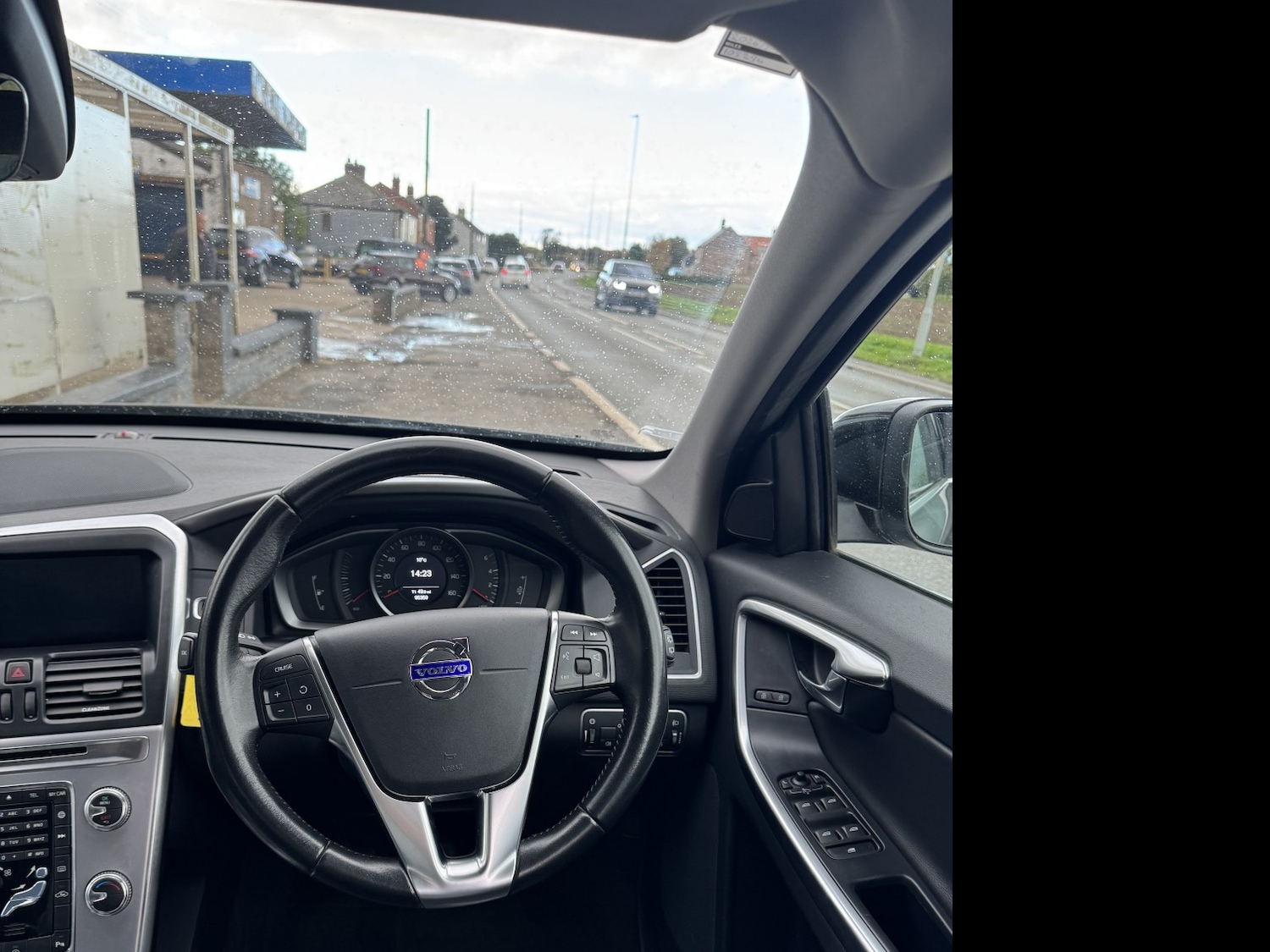 Used Volvo XC60 2017 for sale - 76376865: Photo 17