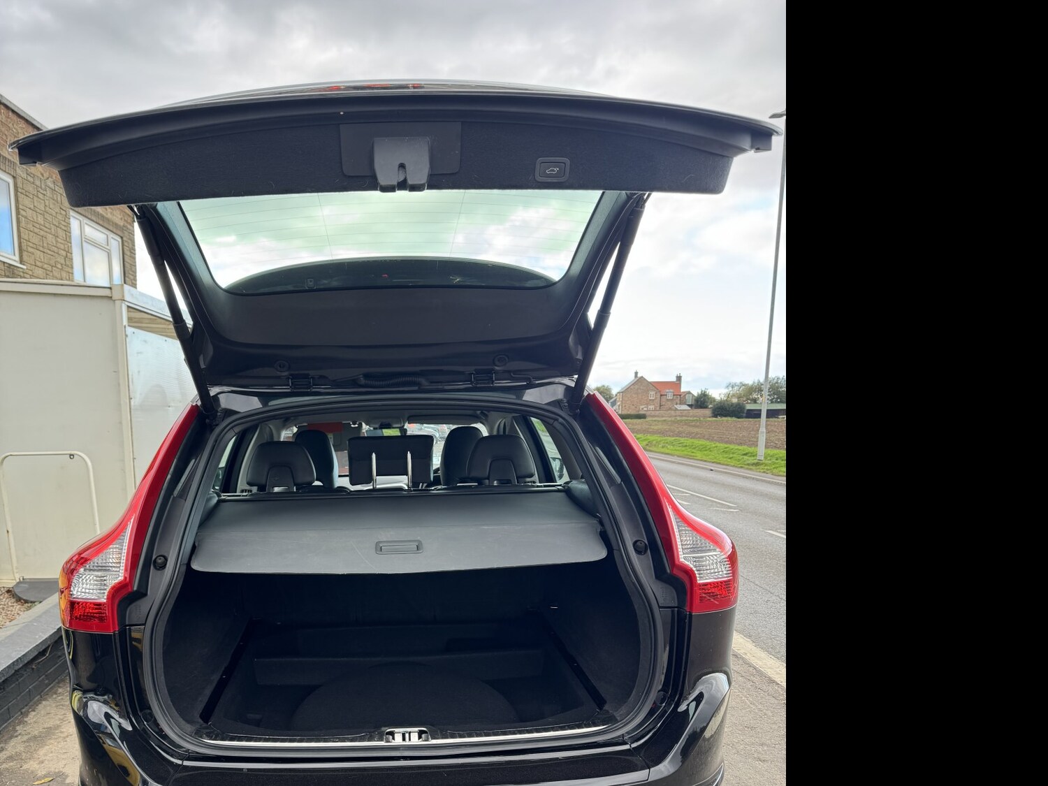 Used Volvo XC60 2017 for sale - 76376865: Photo 19