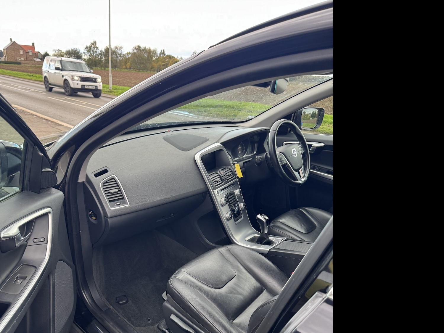 Used Volvo XC60 2017 for sale - 76376865: Photo 23