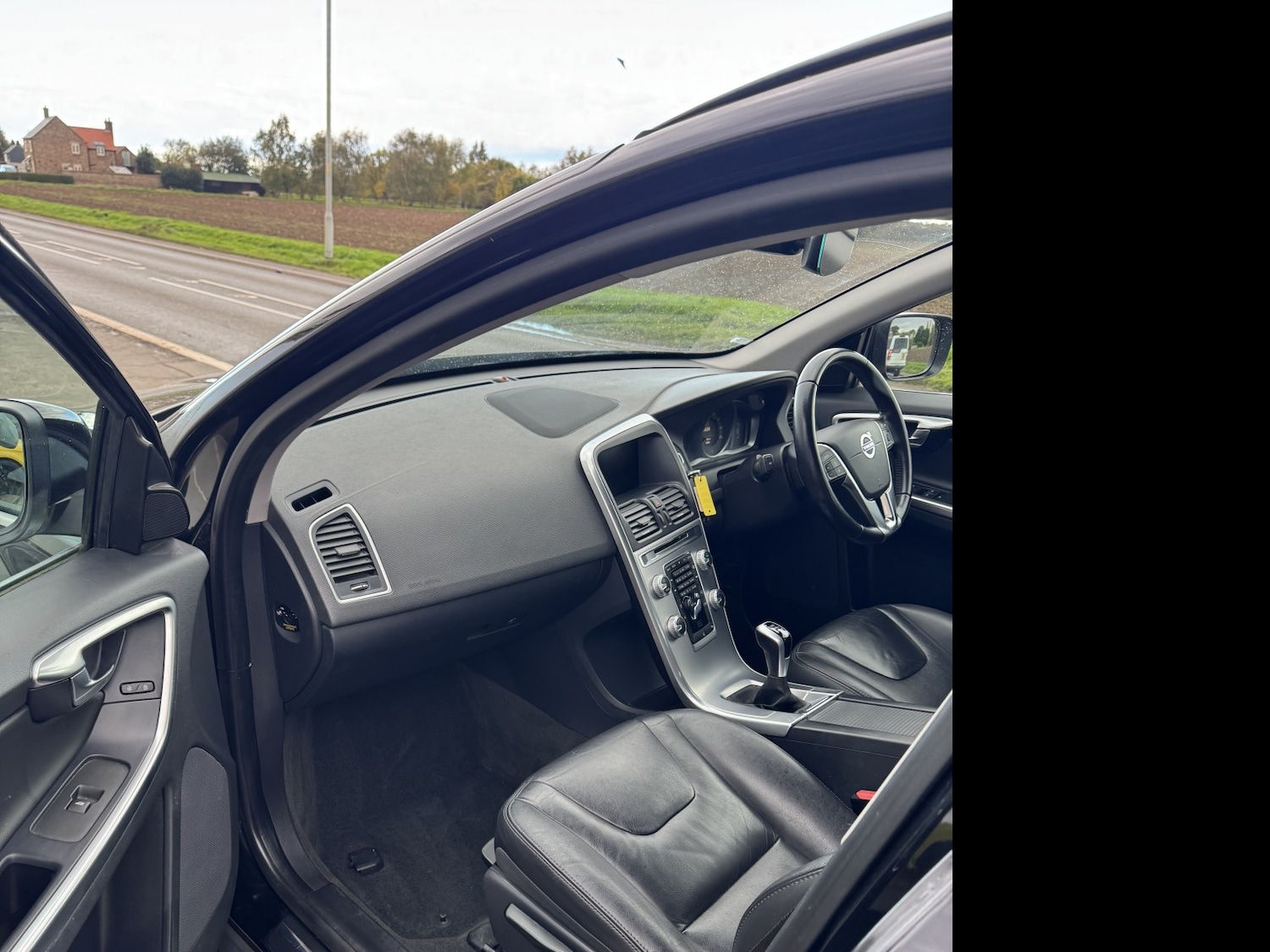 Used Volvo XC60 2017 for sale - 76376865: Photo 24