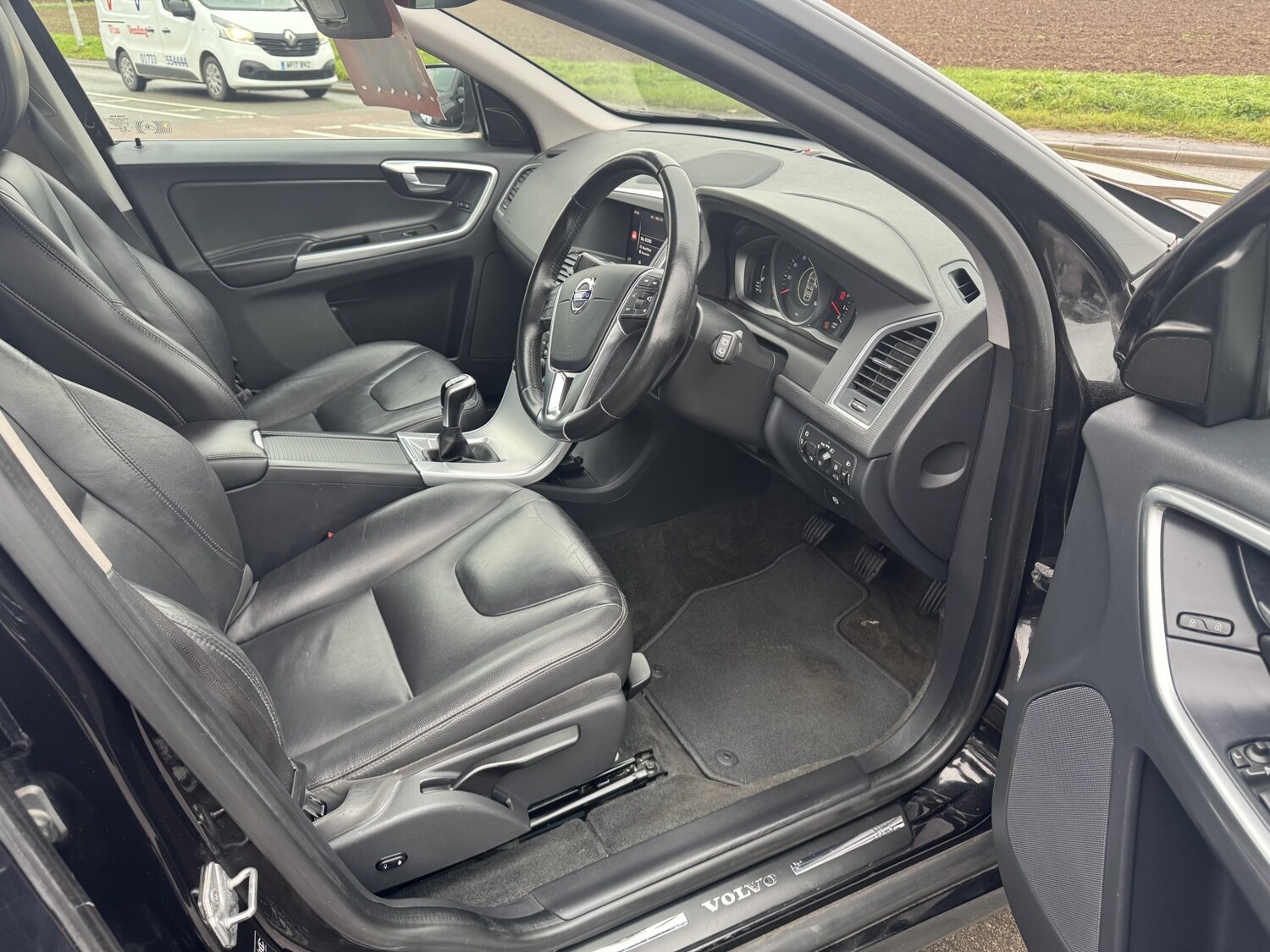 Used Volvo XC60 2017 for sale - 77464767: Photo 11