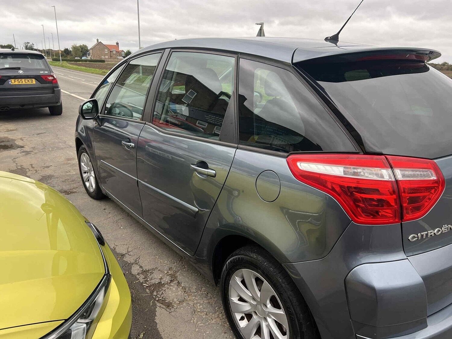 Used Citroen C4 Picasso 2011 for sale - 76174037: Photo 4