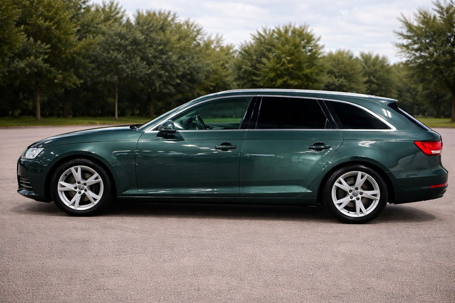 Used Audi A4 2016 for sale - 77329130: Photo 2