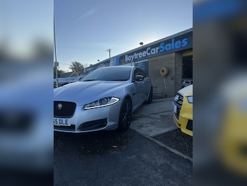 Used Jaguar XF 2015 for sale - 76649808: Photo
