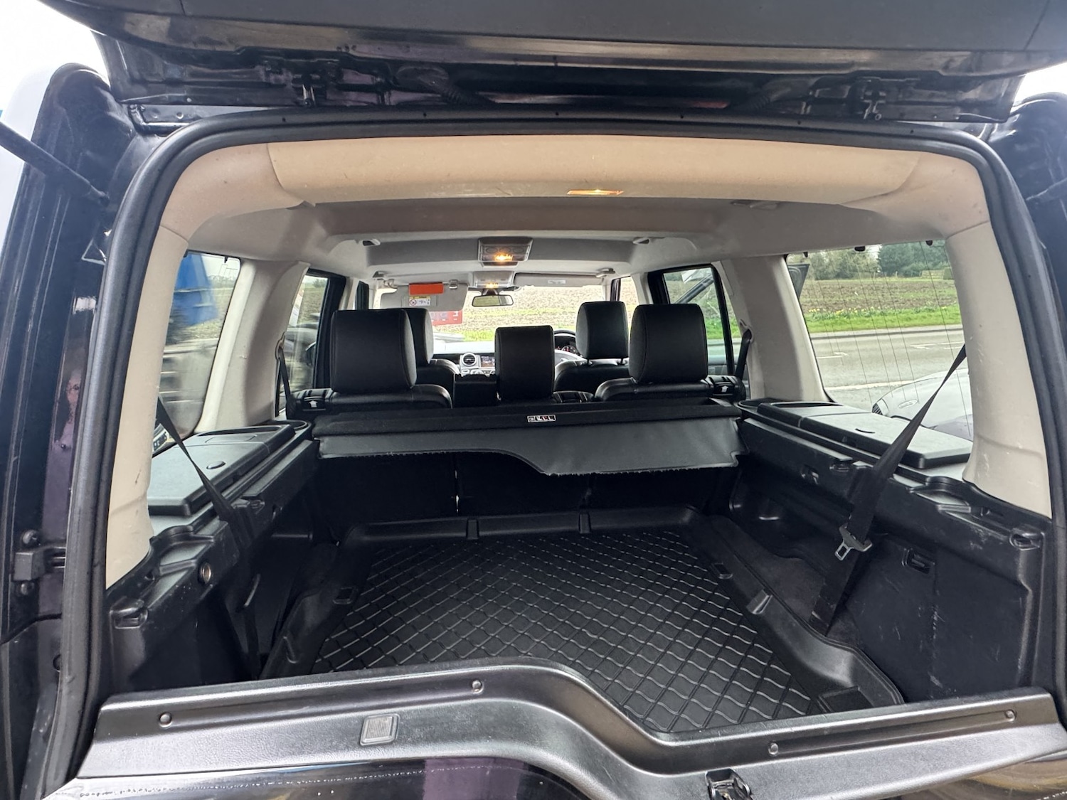 Used Land Rover Discovery 4 2016 for sale - 77687654: Photo 15