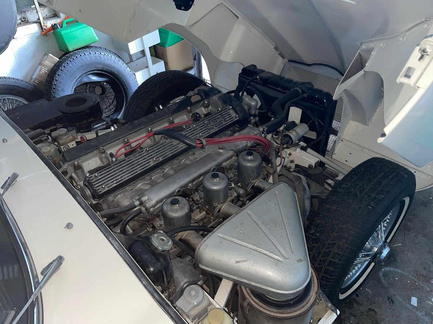 Used Jaguar E-Type 1984 for sale - 76817523: Photo 11