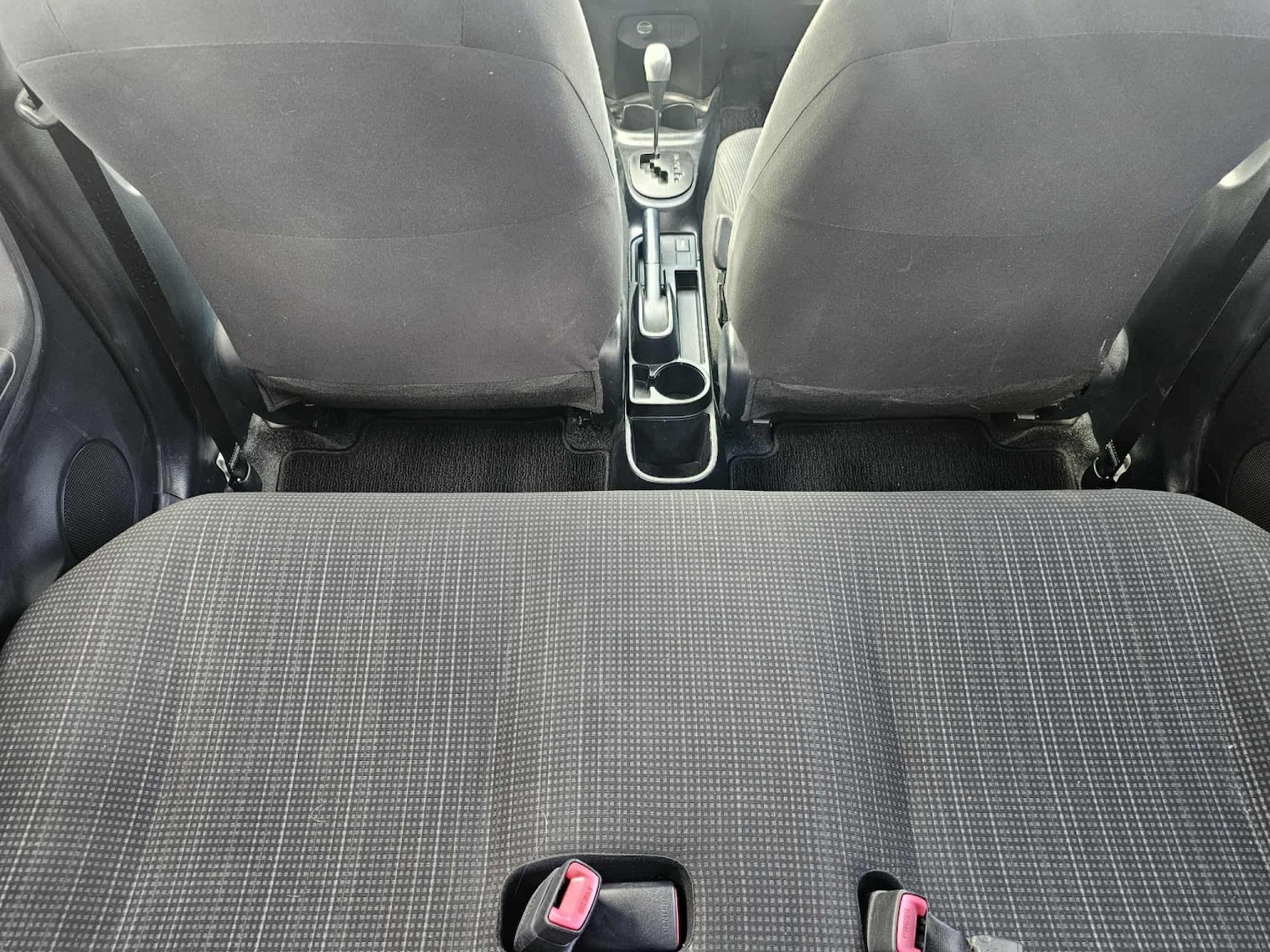 Used Toyota Vitz 2024 for sale - 76107425: Photo 26