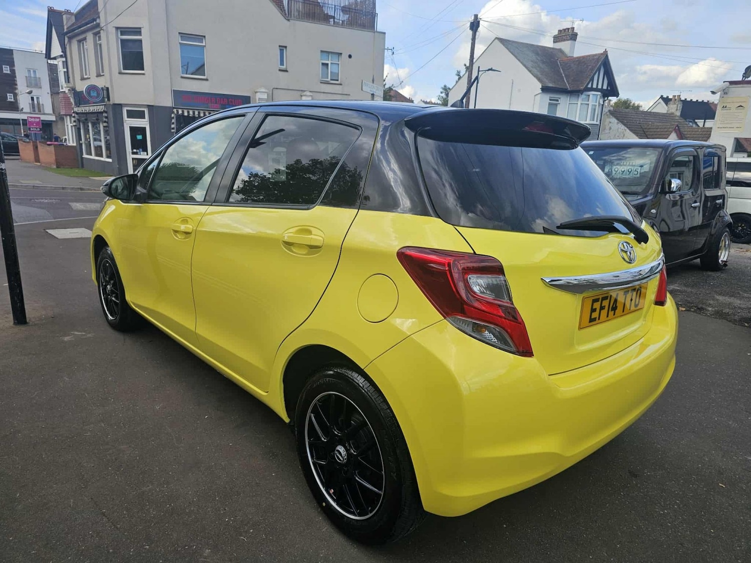 Used Toyota Vitz 2024 for sale - 76107425: Photo 3
