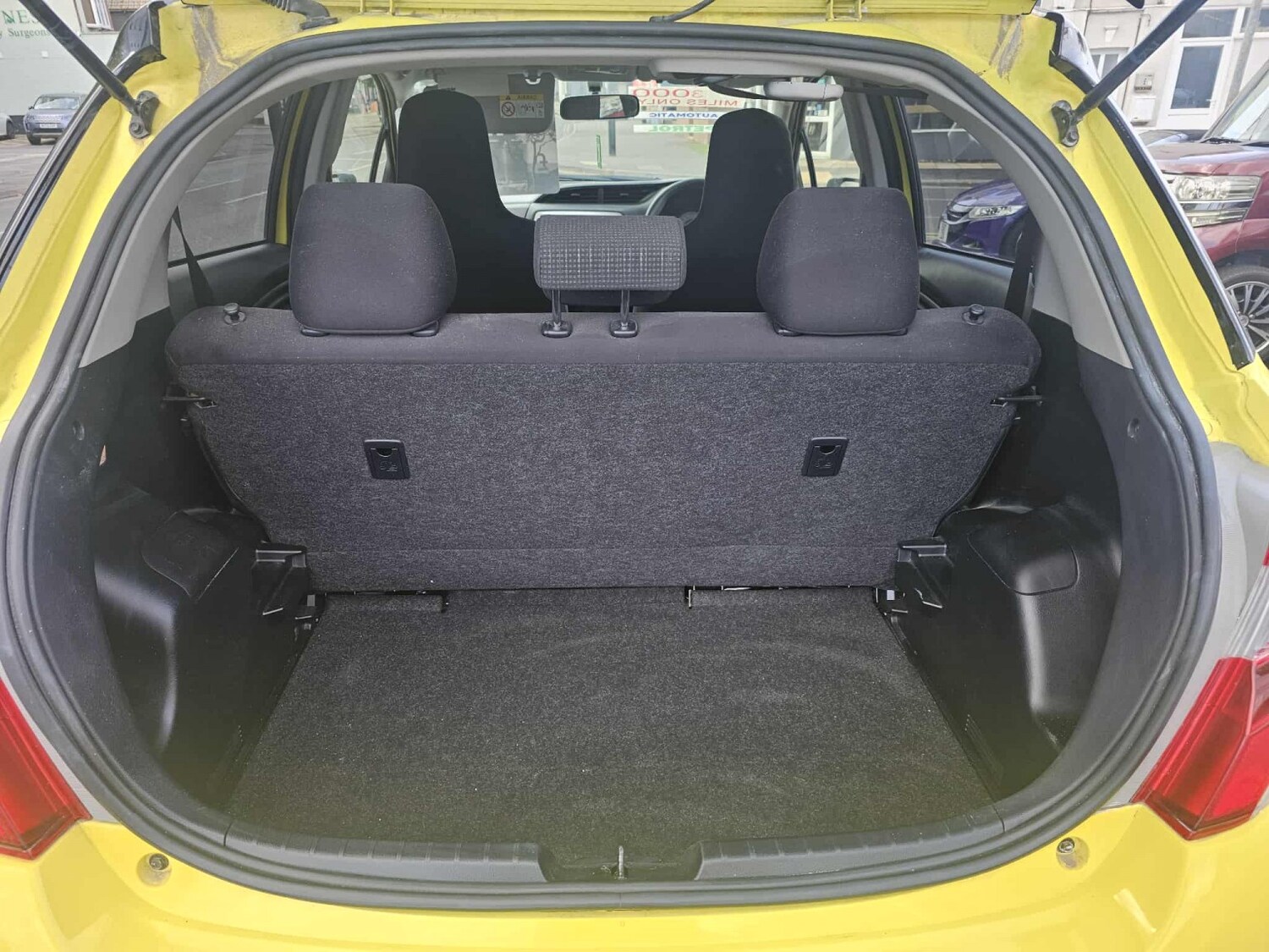 Used Toyota Vitz 2024 for sale - 76107425: Photo 33