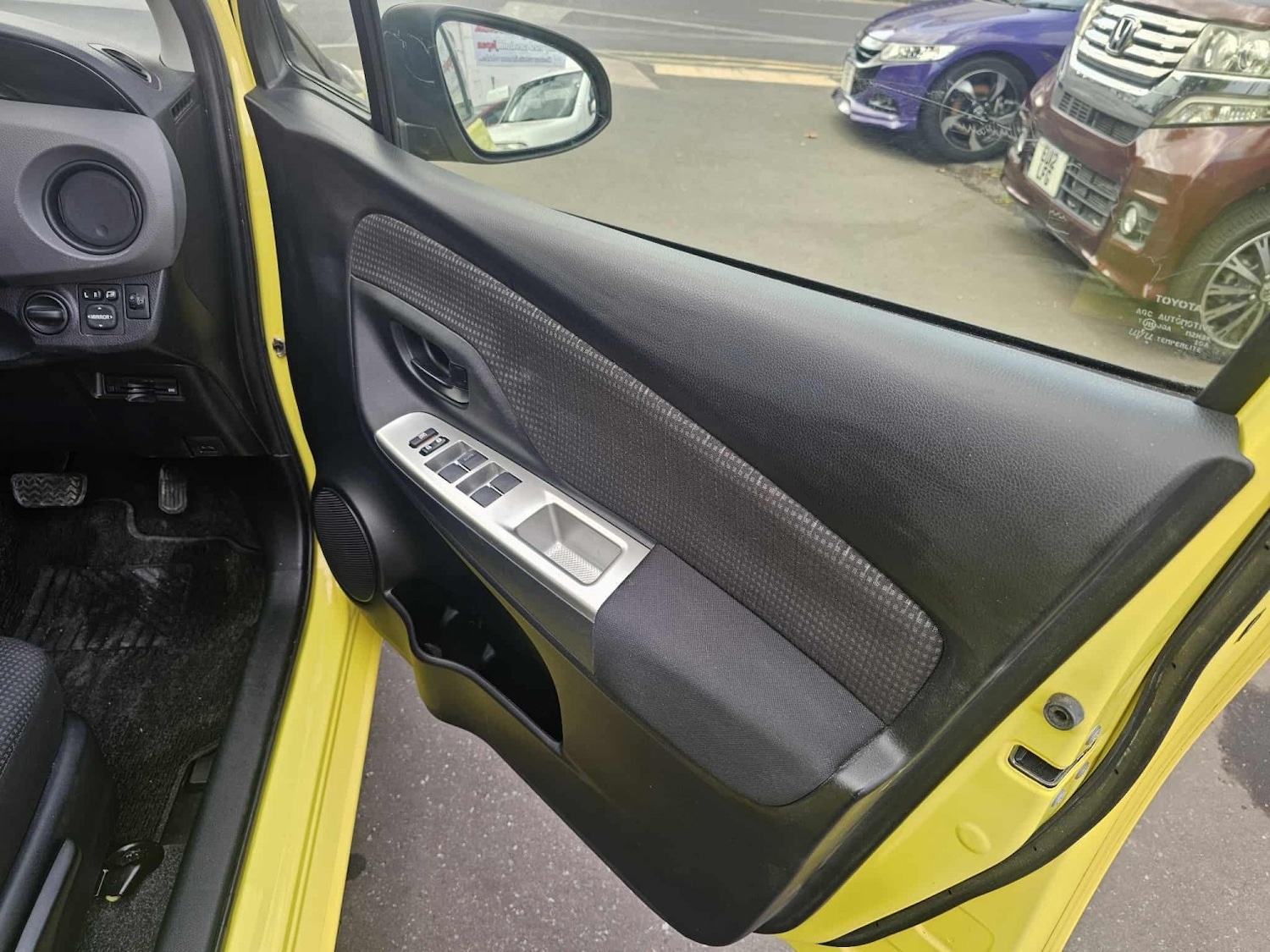 Used Toyota Vitz 2024 for sale - 76793979: Photo 23