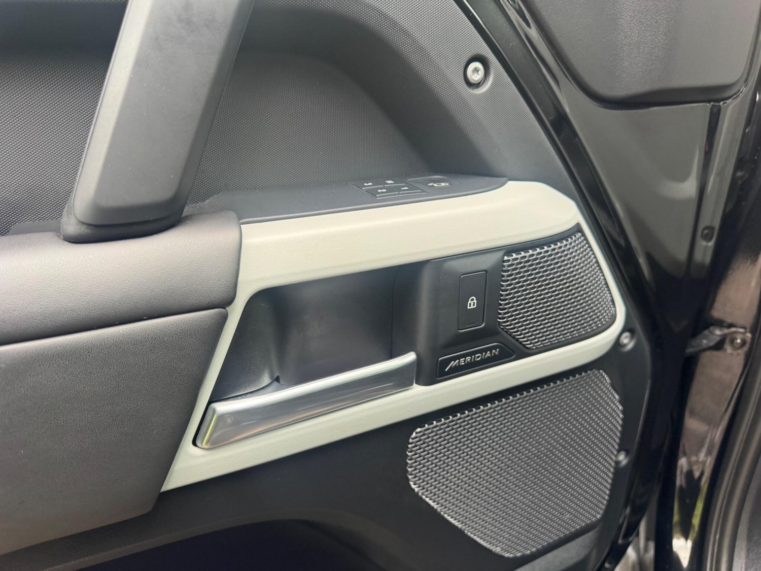 Used Land Rover Defender 2022 for sale - 76716882: Photo 15