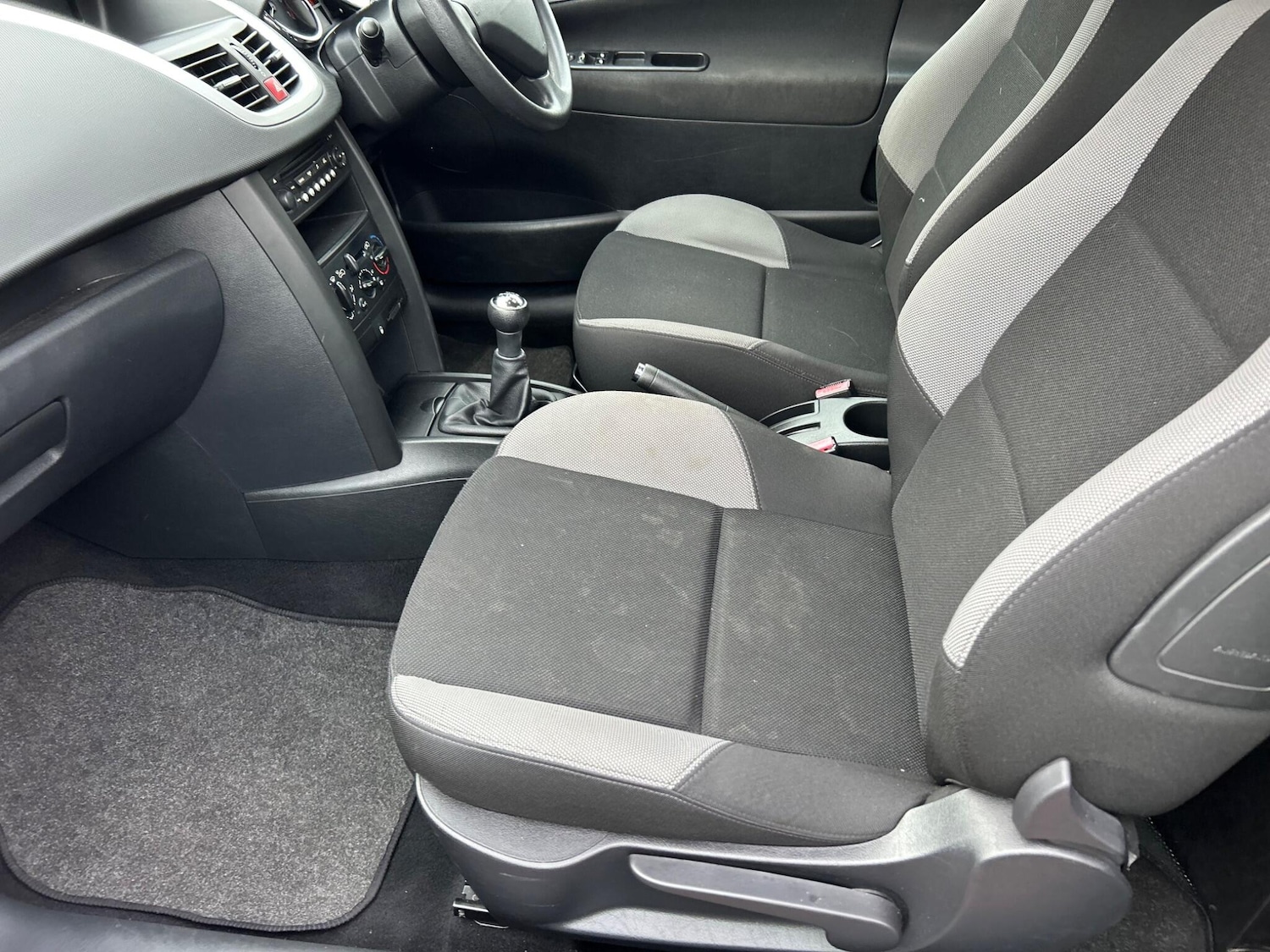 Used Peugeot 207 2009 for sale - 77695465: Photo 16