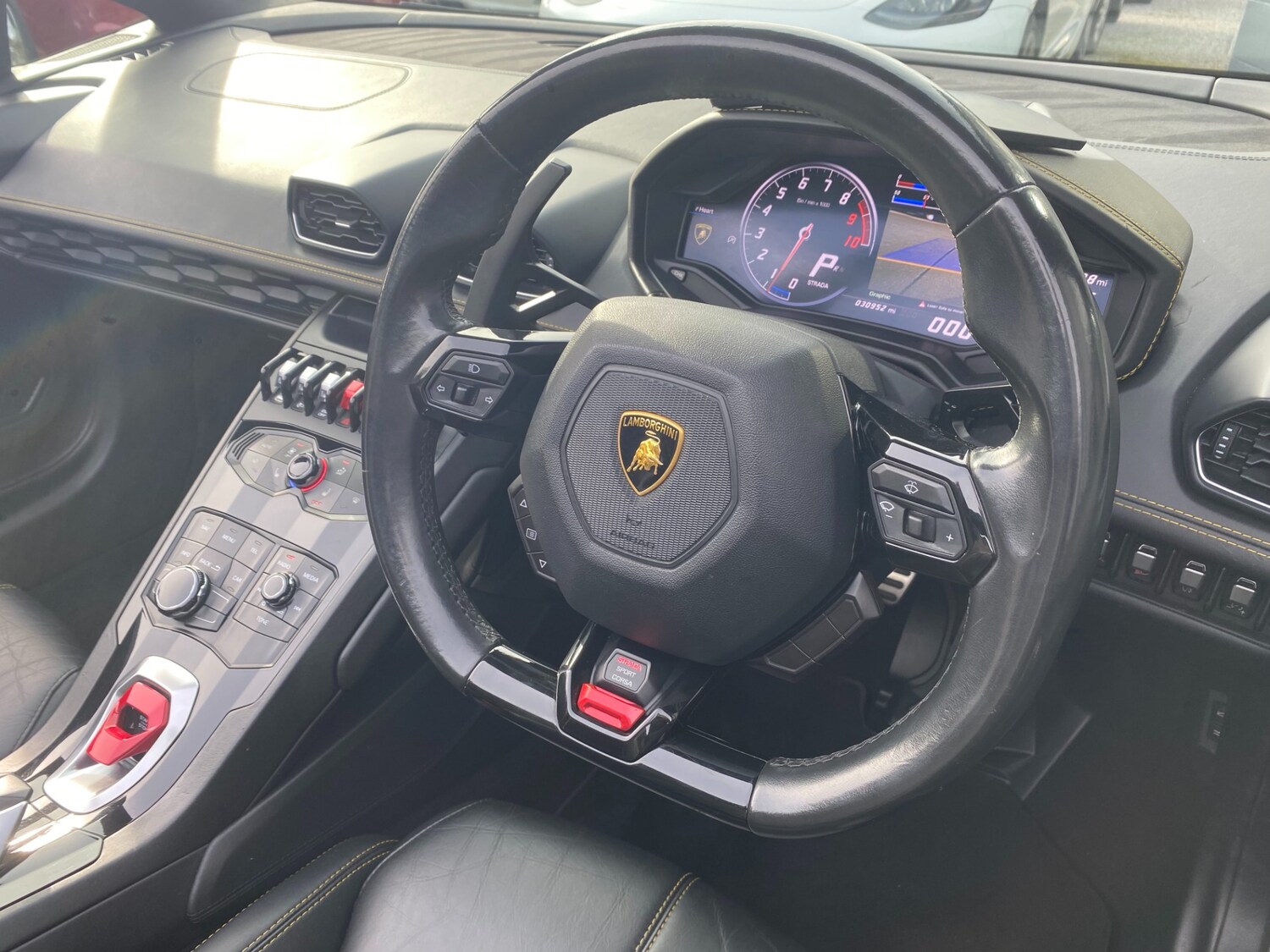 Used Lamborghini Huracan 2016 for sale - 78122260: Photo 24