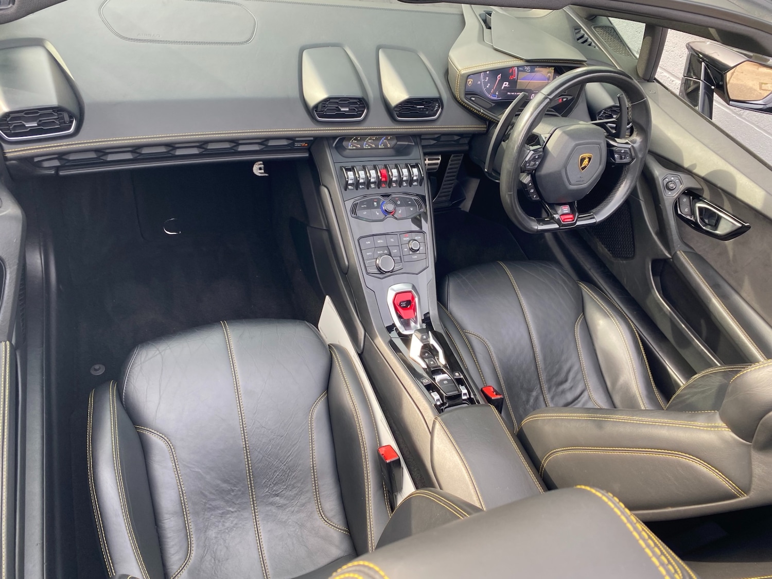 Used Lamborghini Huracan 2016 for sale - 78122260: Photo 40