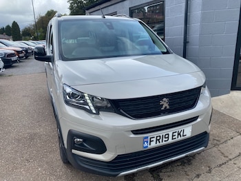 2019 (19) - 1.5 BlueHDi 130 GT Line 5dr EAT8 AUTOMATIC